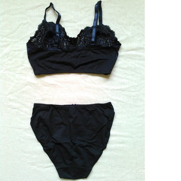 Body Flirt 2-Piece Lace Bra and Panty Set, Small - Picture 3 of 3